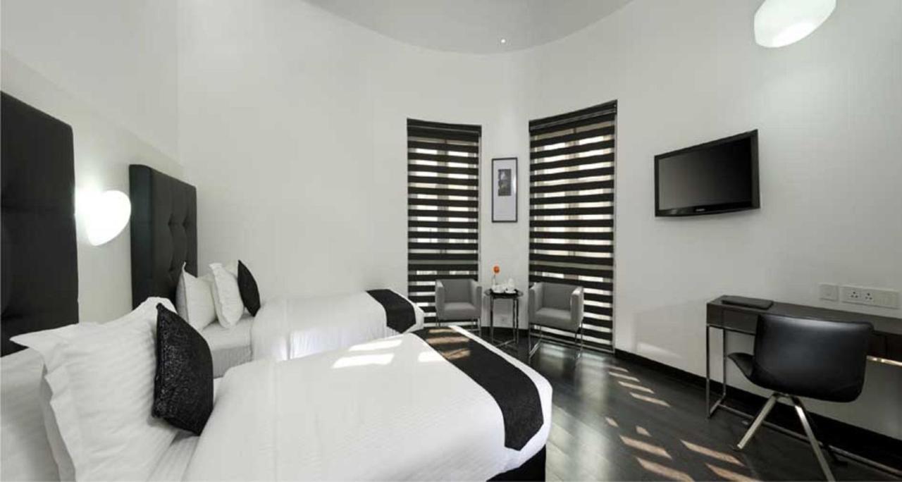 Sapphire Suite Kolkata Bagian luar foto