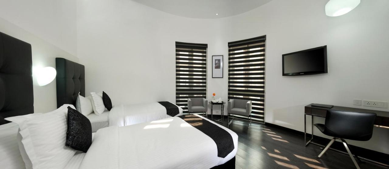 Sapphire Suite Kolkata Bagian luar foto