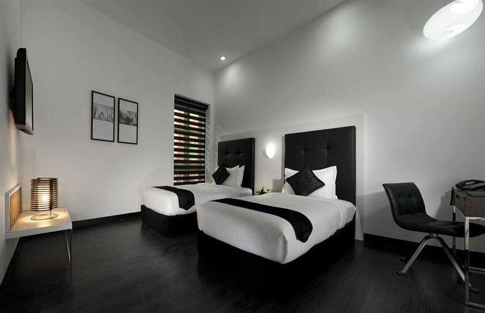 Sapphire Suite Kolkata Bagian luar foto