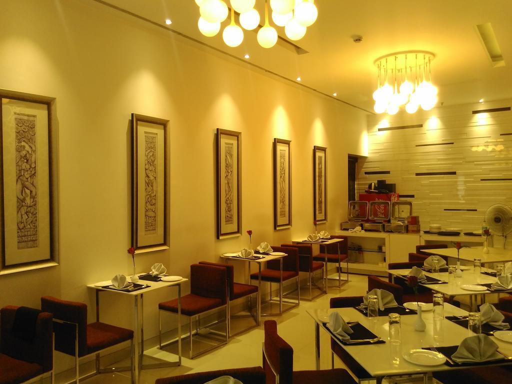 Sapphire Suite Kolkata Bagian luar foto
