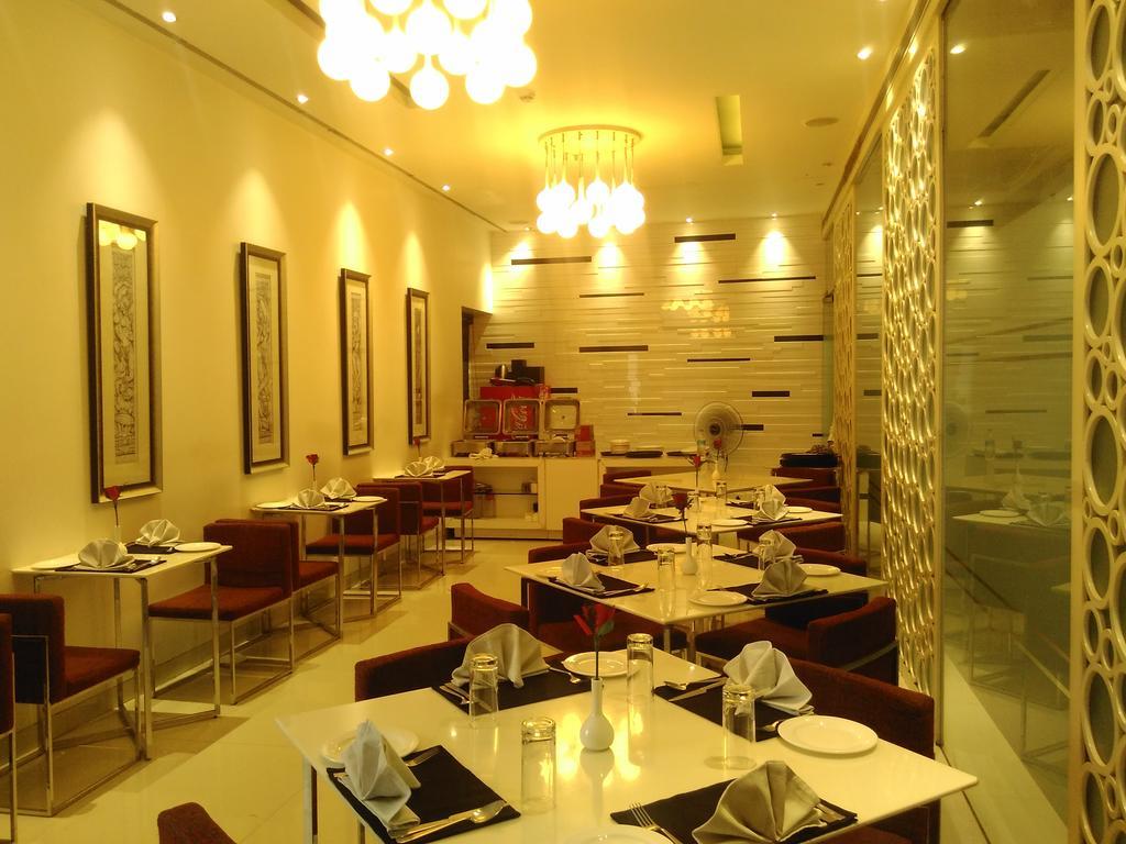 Sapphire Suite Kolkata Bagian luar foto
