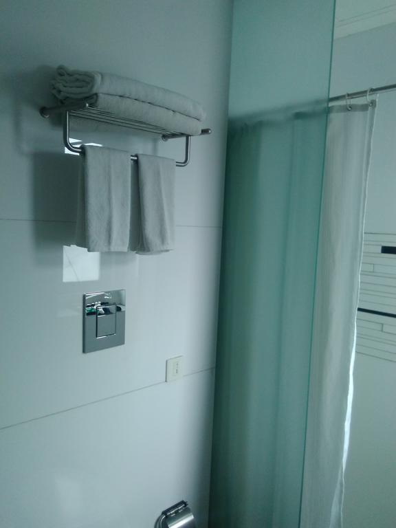 Sapphire Suite Kolkata Bagian luar foto